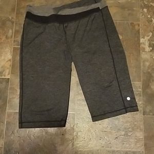 Lululemon Dot confirmed capris